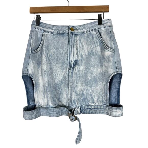 NWT Fashion Nova Mini Skirt Womens L Light Wash Denim Cut Out Buckle Y2K Retro - Picture 1 of 4